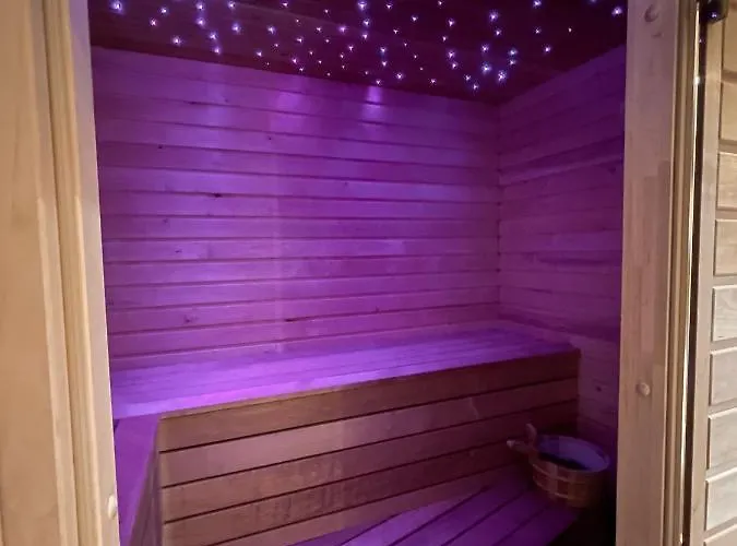 St Stephen Luxury Suit With Jacuzzi And Sauna