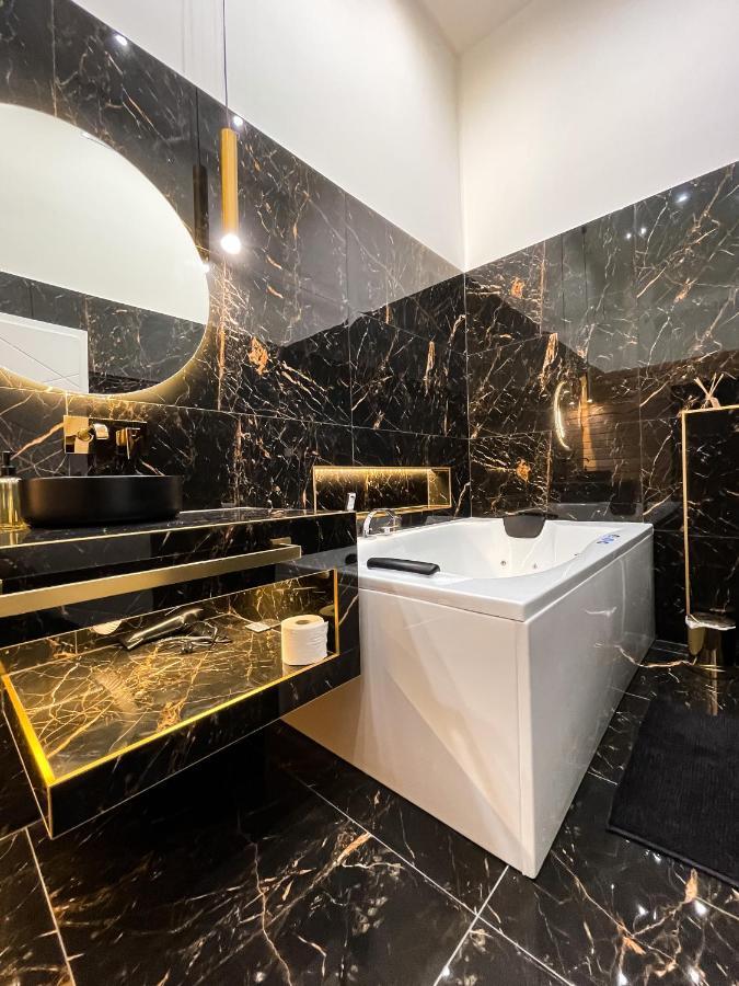 St Stephen Luxury With Jacuzzi And Sauna Apartment *